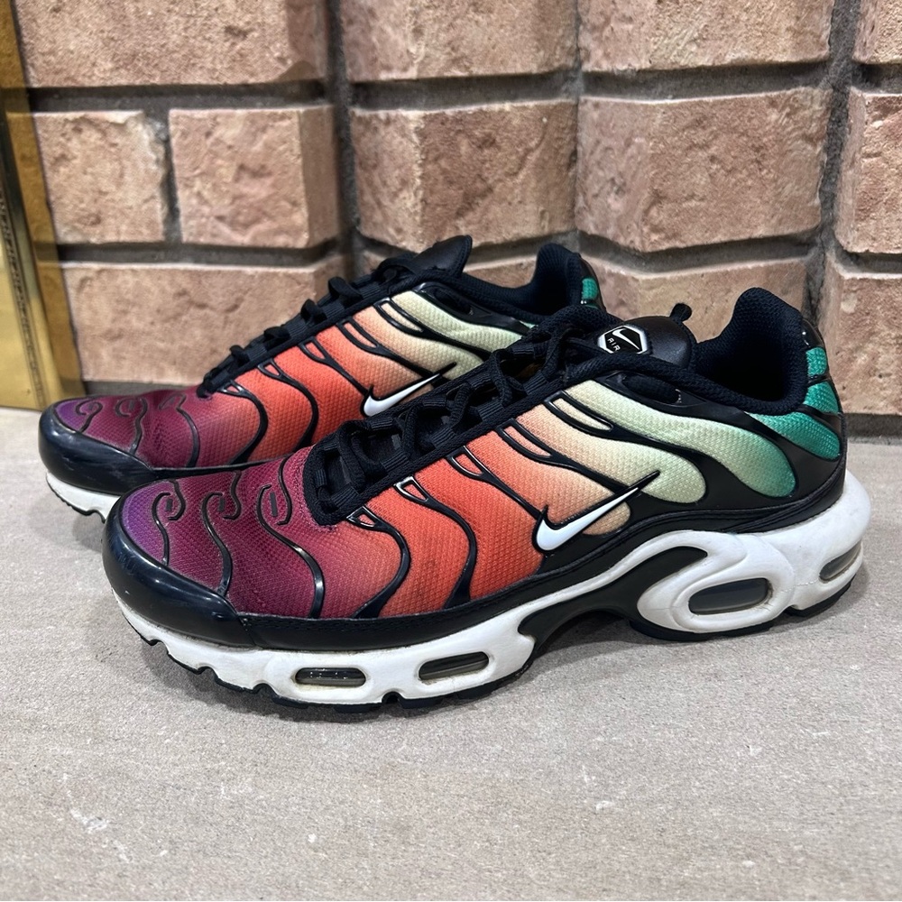 Nike Women’s Gradient Flame Sneakers - Red Orange Green